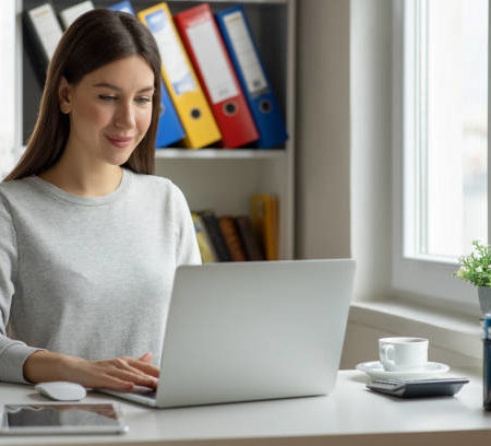 Comment une agence generation leads peut-elle alimenter régulièrement une équipe commerciale en prospects ?